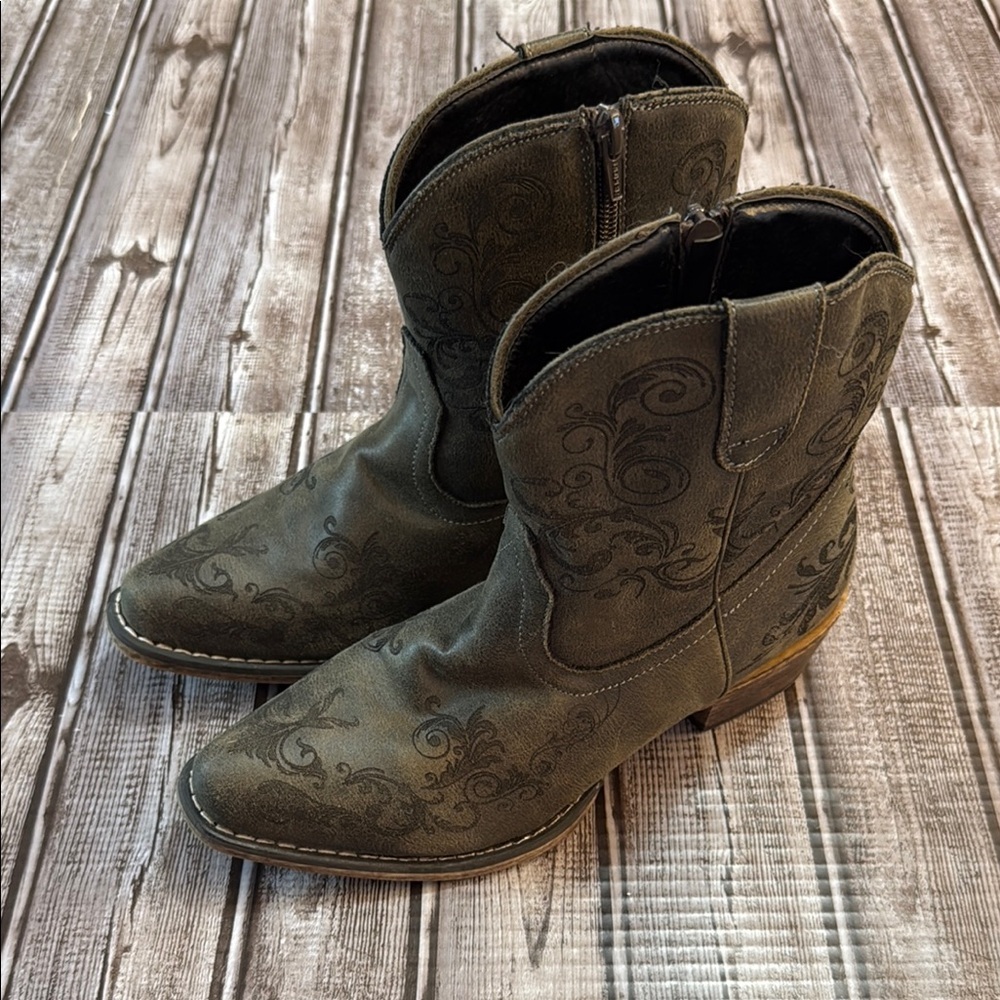 Roper Women’s Embroidered/Embellished Western Boots size 7